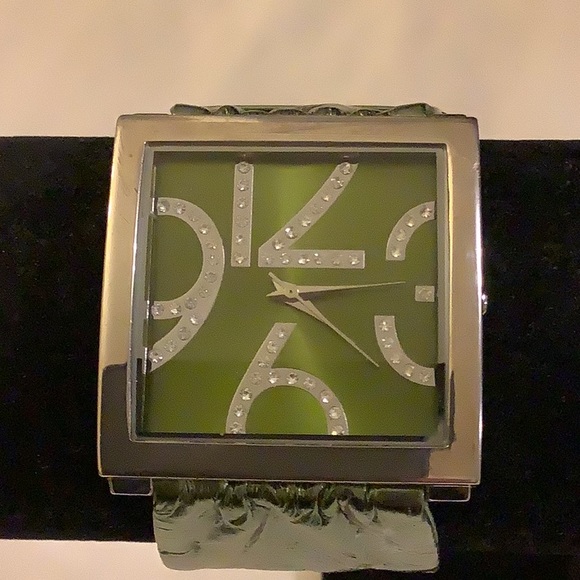GREEN FOIL Banded Ladies Statement Watch - Picture 2 of 4